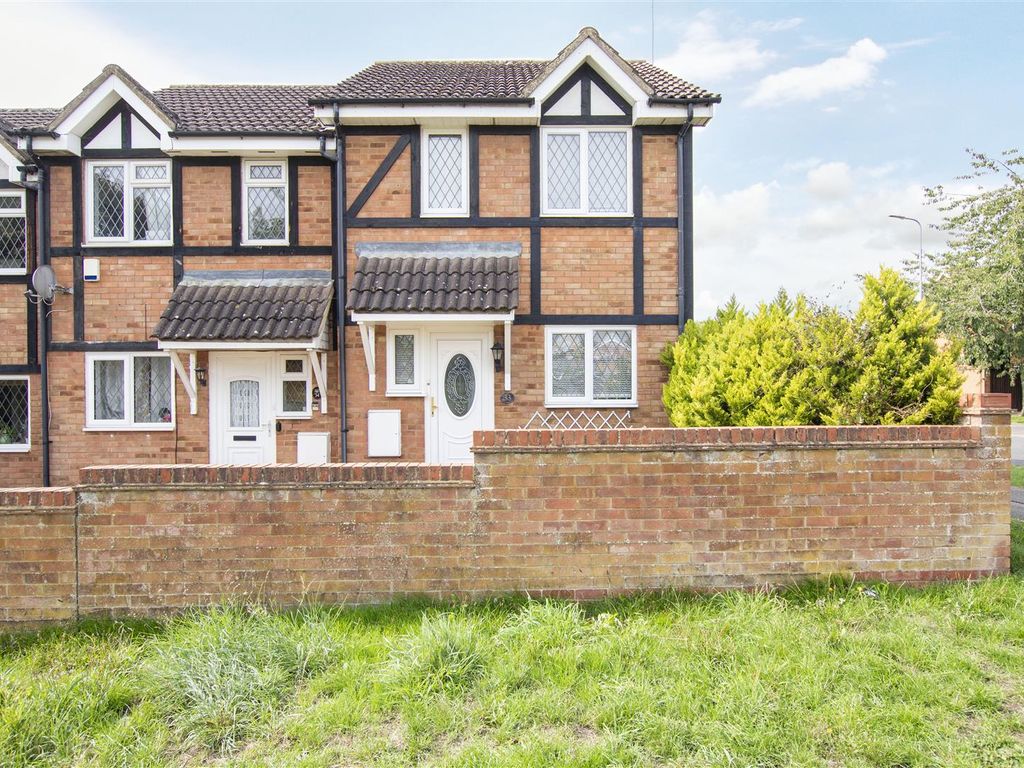 3 bed end terrace house for sale in Shearwater Close, Stevenage SG2