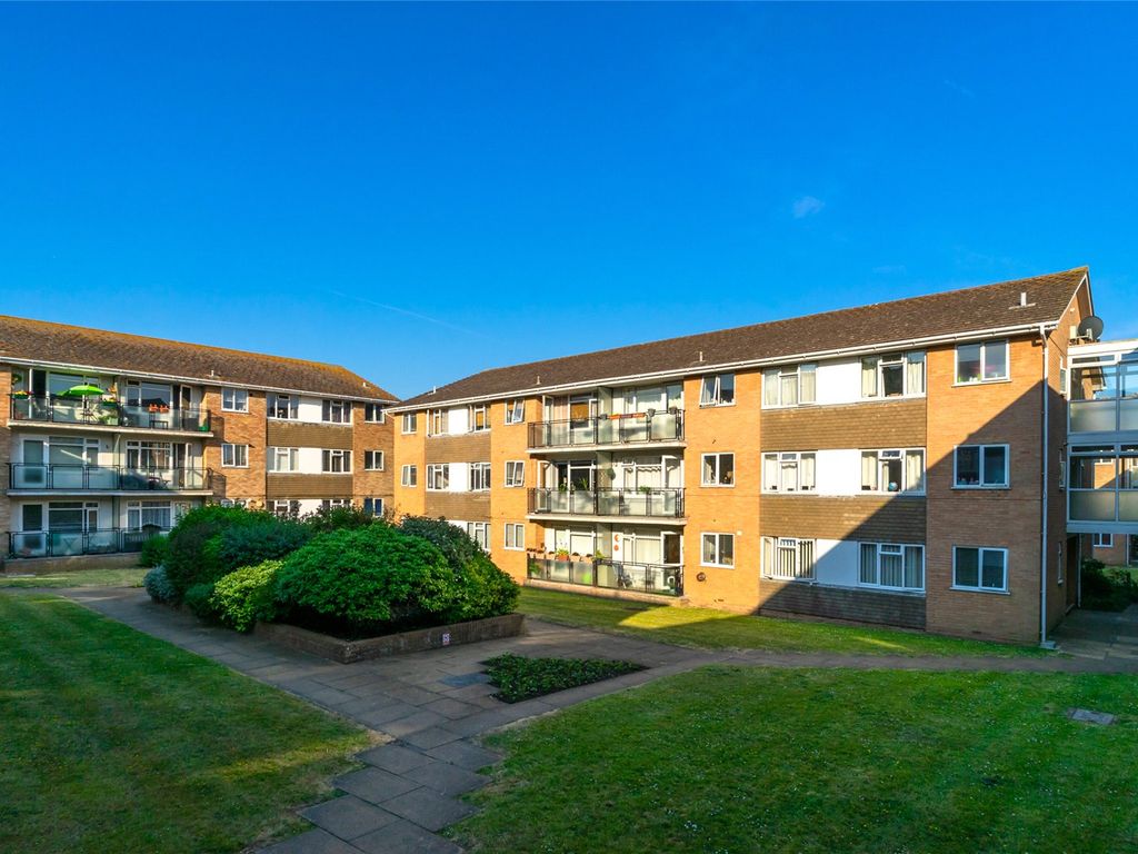 2 bed flat for sale in Westbrook, Lustrells Vale, Saltdean, Brighton