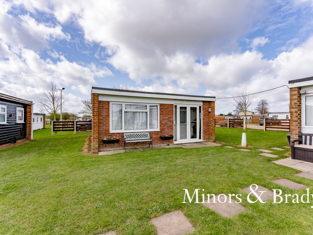 2 bed property for sale in California Road, California, Great Yarmouth