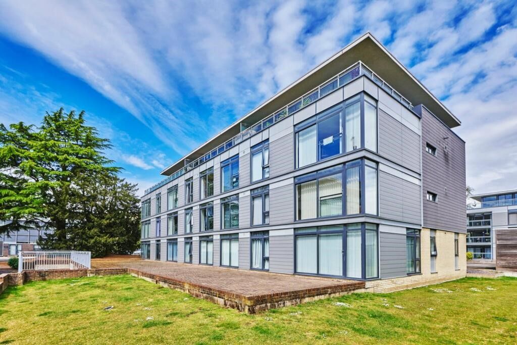 Room to rent in Newsom, Hatfield Road, St.Albans AL1, £750 pcm Zoopla