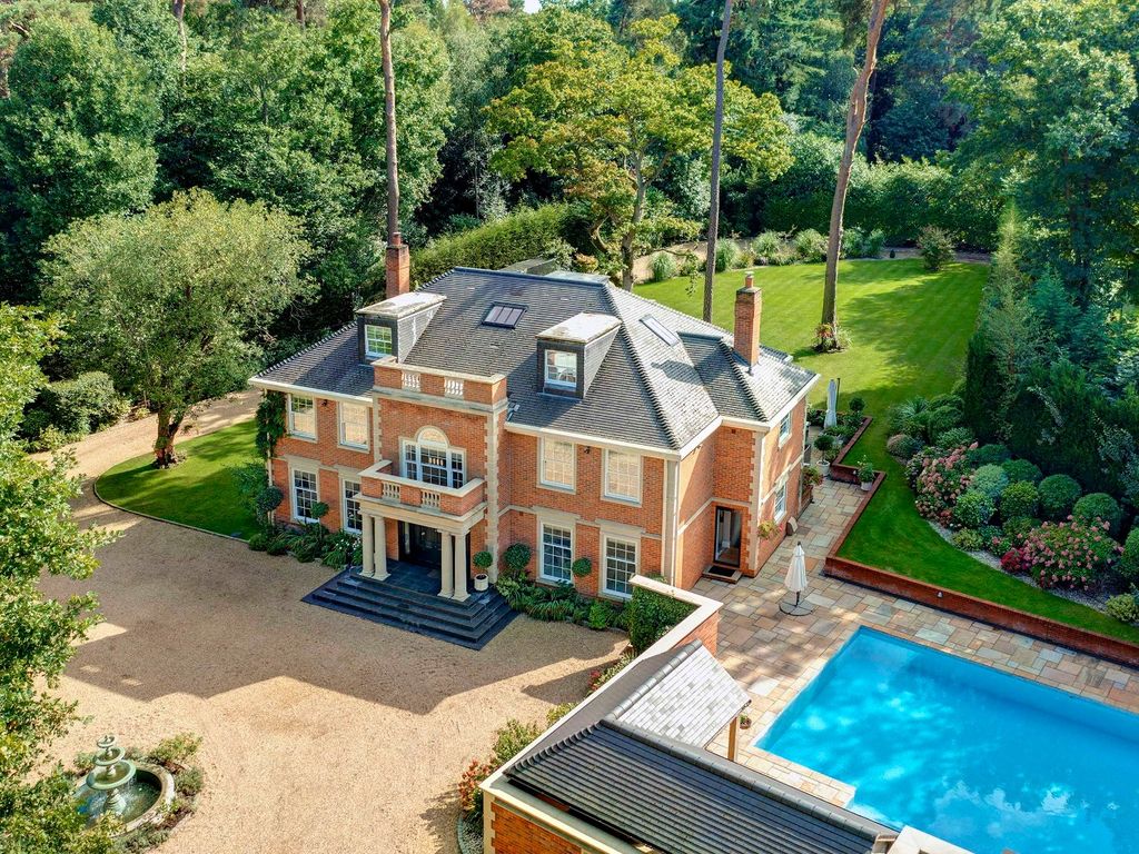 5 bed country house for sale in Pinewood Road, Iver SL0, £3,250,000