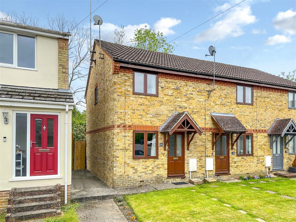 2 bed end terrace house for sale in Park Vale Close, Castle Hedingham