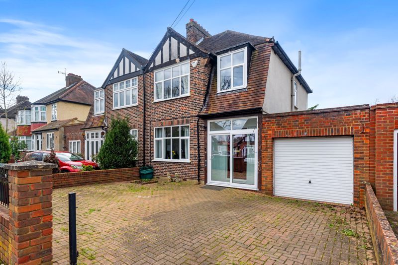3 bed semidetached house for sale in Oaks Avenue, Worcester Park KT4