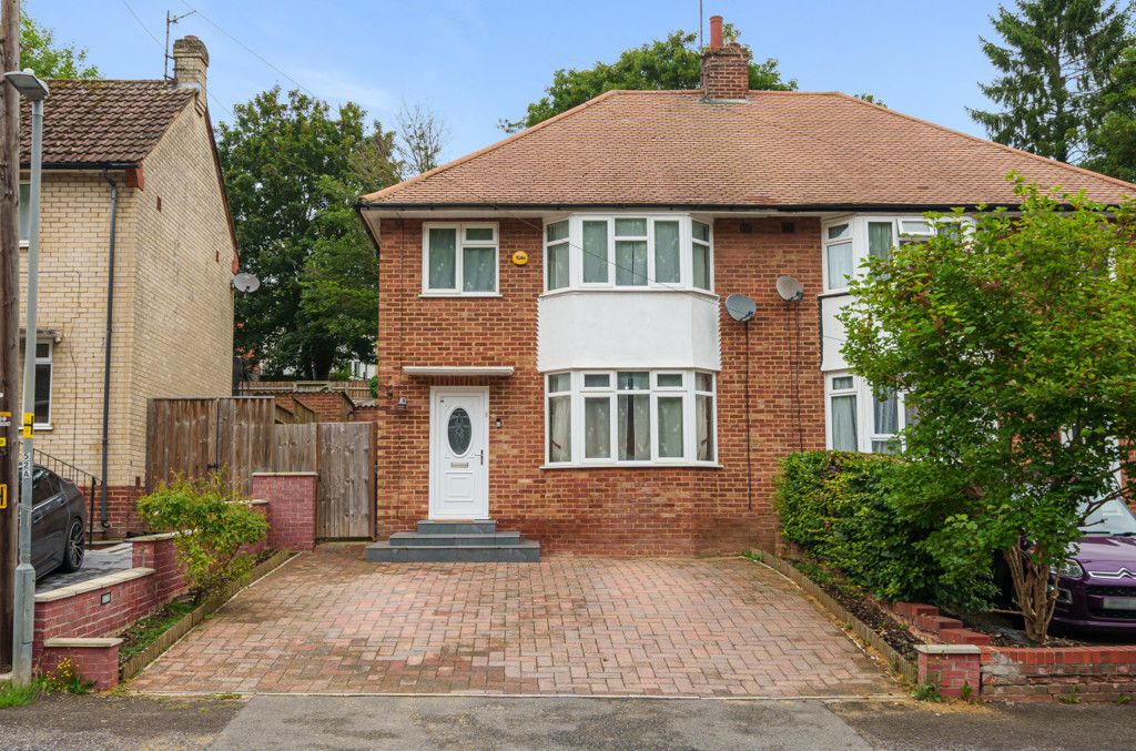 3 bed semidetached house for sale in Micklefield Road, High