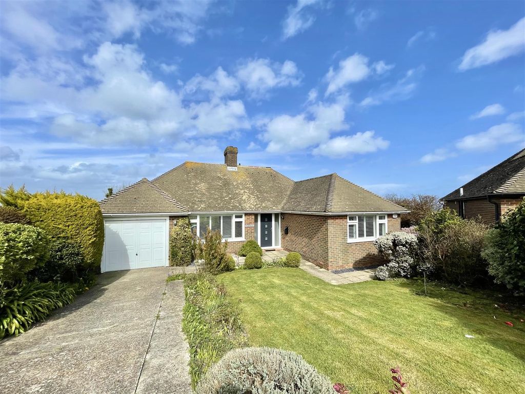 2 bed detached bungalow for sale in Meadow Way, Fairlight, Hastings