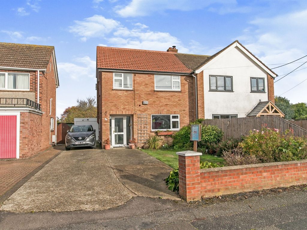 3 bed semidetached house for sale in Dunthorne Road, Colchester CO4