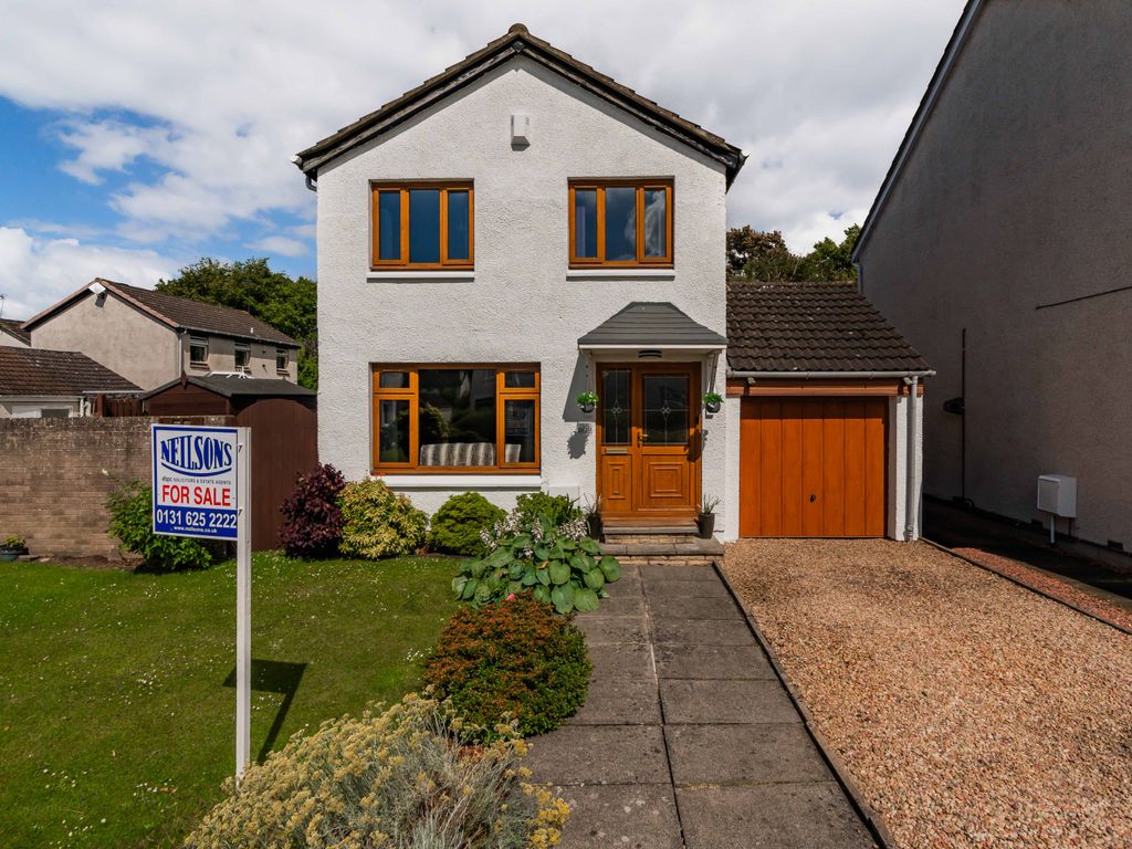 3 bed villa for sale in 35 Gyle Park Gardens, Edinburgh EH12, £385,000