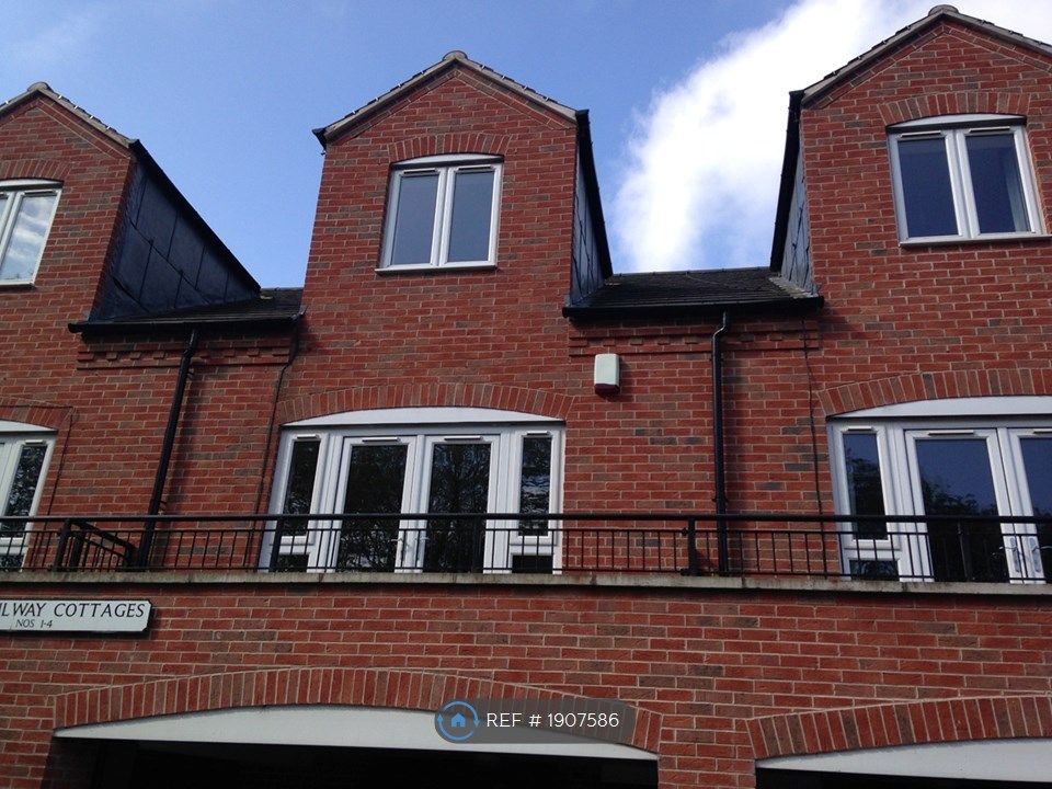 2 bed terraced house to rent in Telford Way, Leicester LE5, £850 pcm