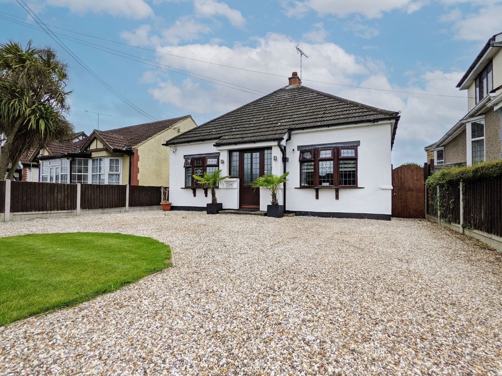 3 bed detached bungalow for sale in Rayleigh Road, Thundersley, Essex
