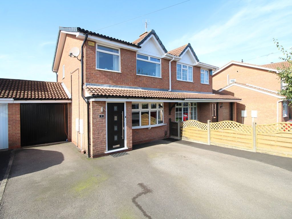 3 bed semidetached house for sale in Hogarth Close, Bedworth