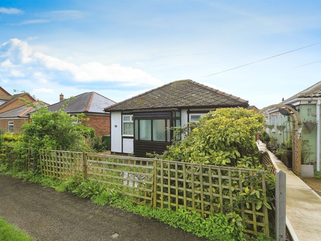 2 bed detached bungalow for sale in Estover Road, March PE15, £145,000