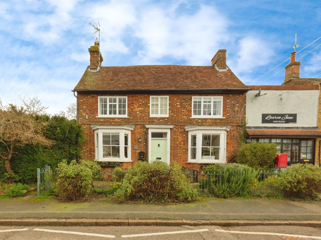 4 bed property for sale in Watling Street, Little Brickhill, Milton