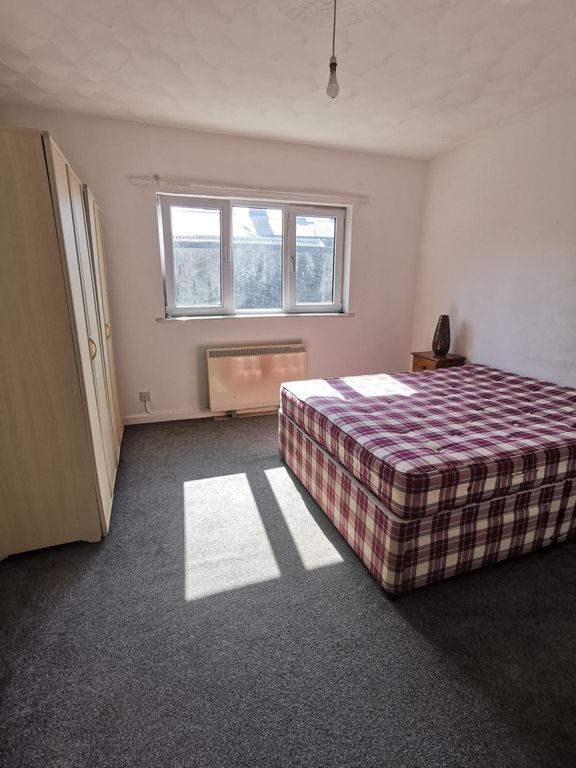 1 bed flat to rent in Paxton Street, Sandfields, Swansea SA1, £550 pcm