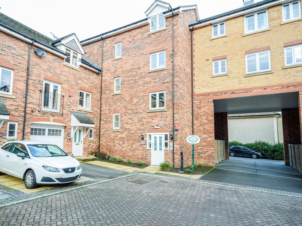 2 bed flat for sale in Moorcroft Court, Ossett WF5 Zoopla