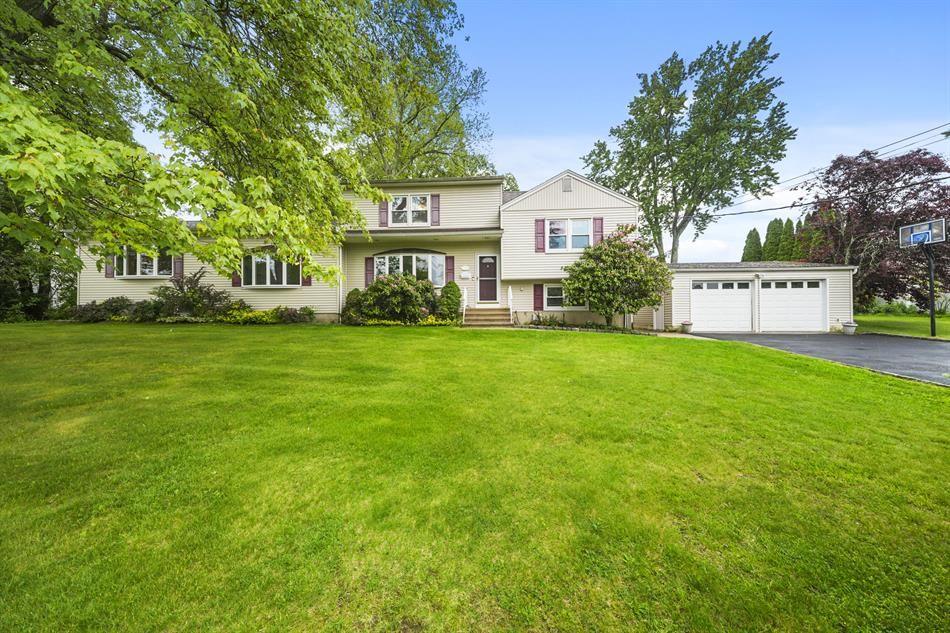 Property for sale in 4 Thomas Place, Valhalla, New York, United States