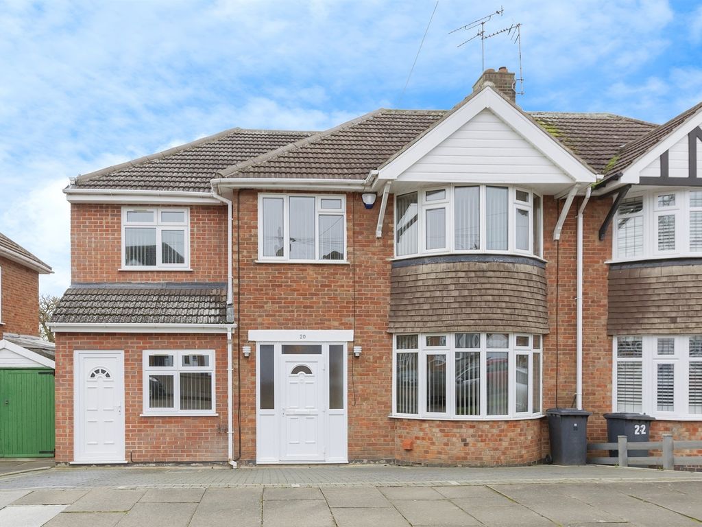 5 bed semidetached bungalow for sale in Millersdale Avenue, Leicester