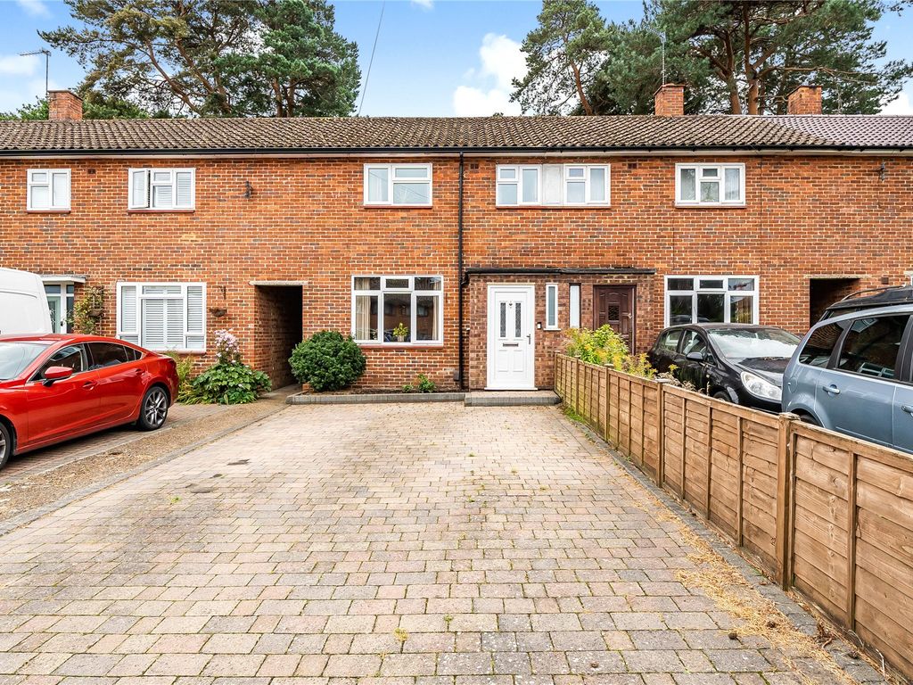 2 bed terraced house for sale in Woking, Surrey GU21, £420,000 Zoopla