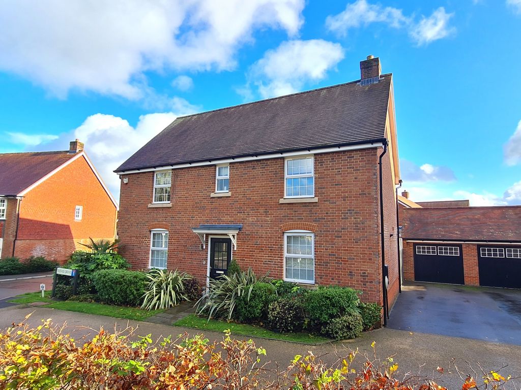 4 bed detached house for sale in Reeves Drive, Petersfield GU31 Zoopla