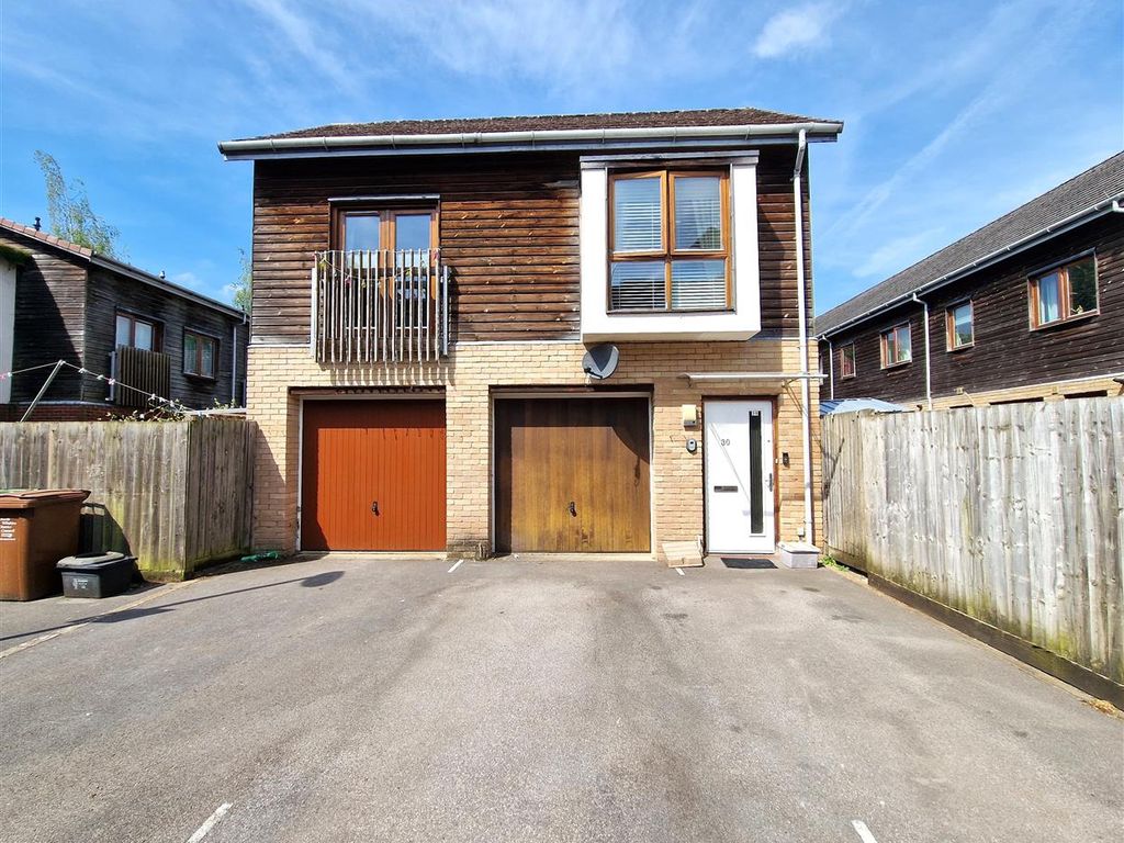 1 bed detached house for sale in Cowleaze, Chippenham SN15, £160,000