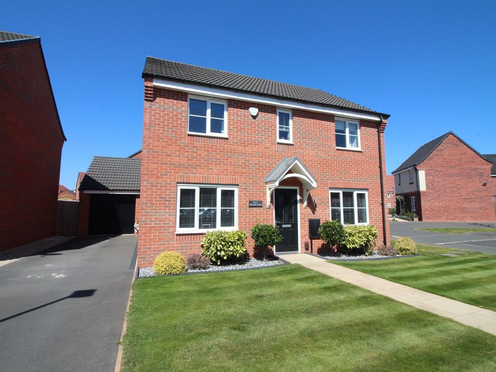 4 bed detached house for sale in Mustang Close, Hucknall, Nottingham