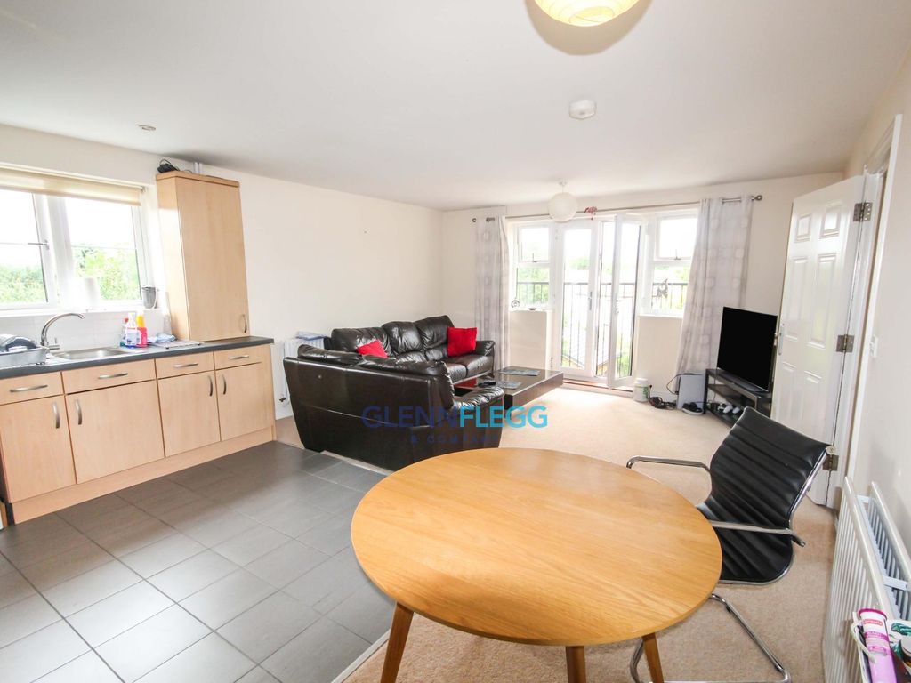 2 bed flat to rent in Harvey Road, Langley, Slough SL3 Zoopla