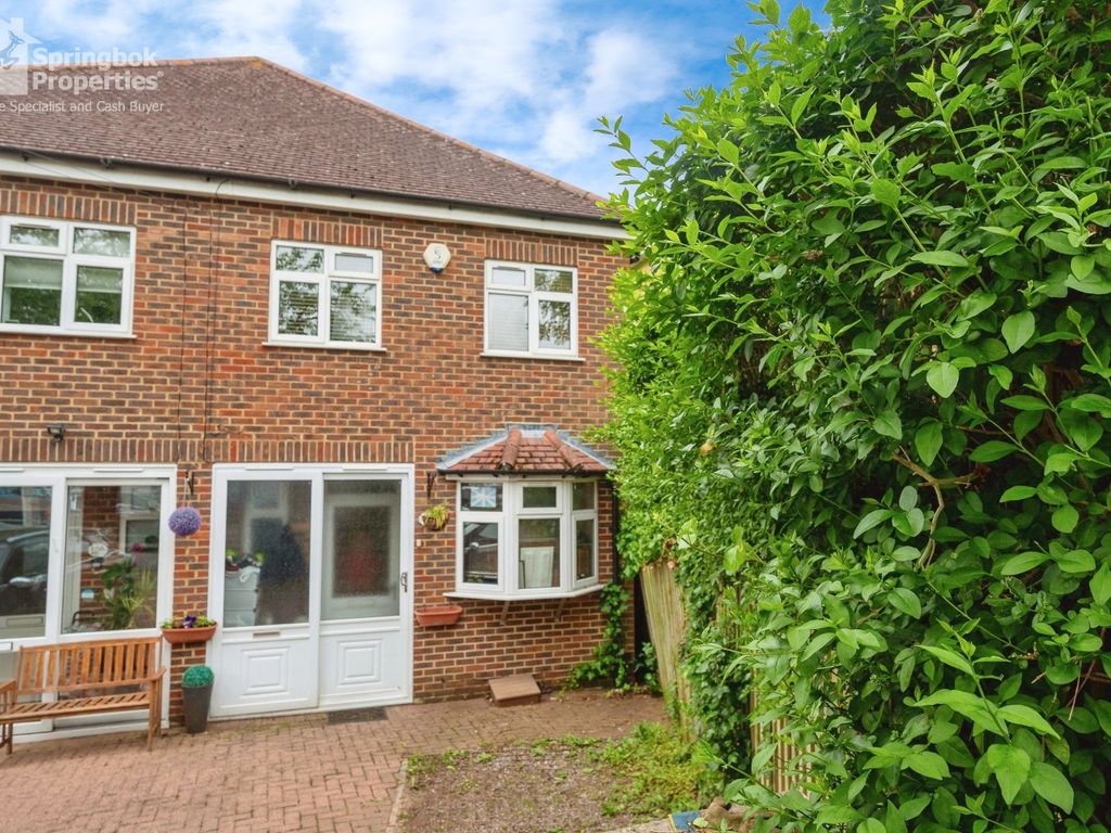3 bed semidetached house for sale in Cranmer Road, Edgware, Edgware