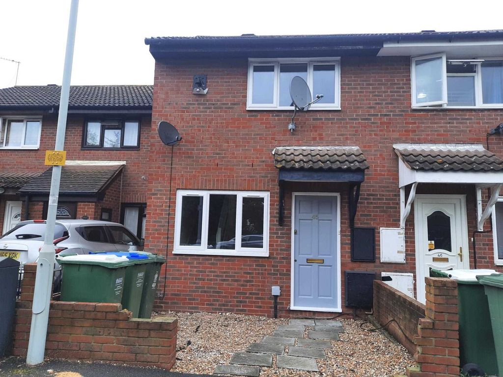 2 bed property to rent in Walsham Close, Thamesmead SE28, £1,500 pcm