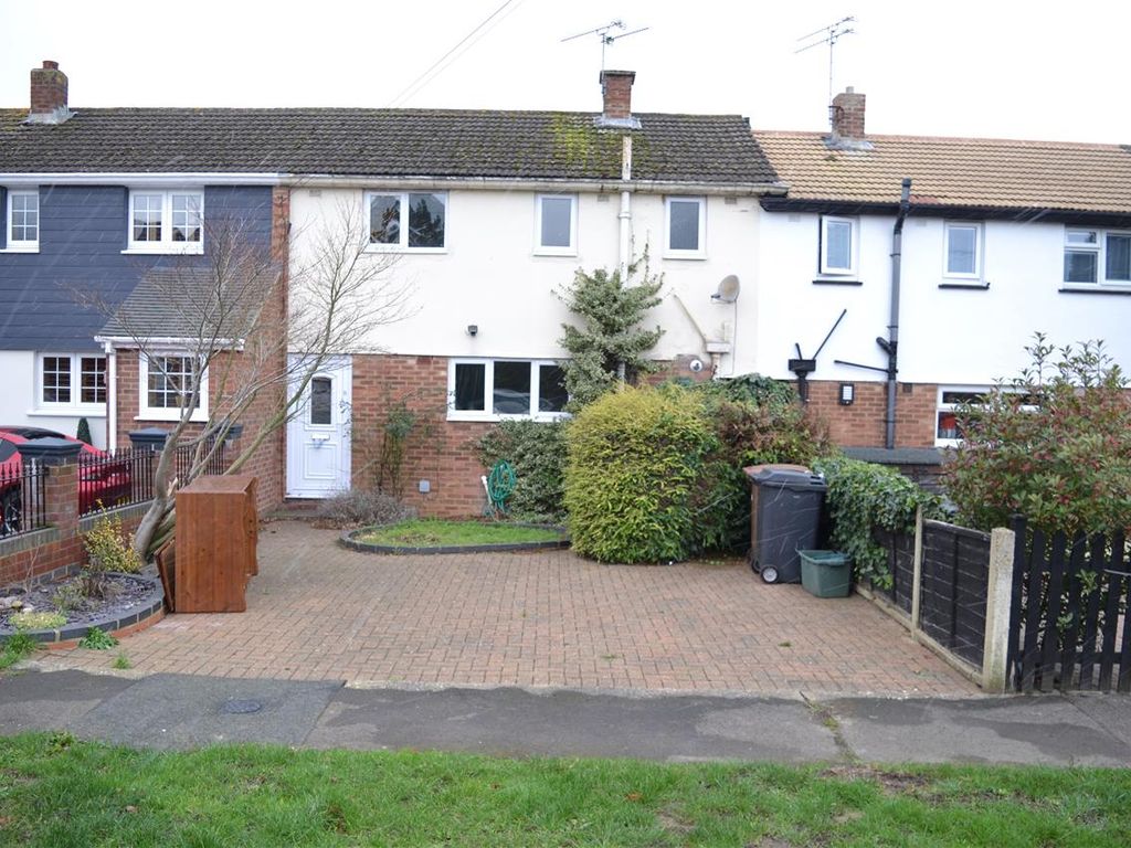 3 bed property for sale in Cotswold Crescent, Chelmsford CM1, £325,000