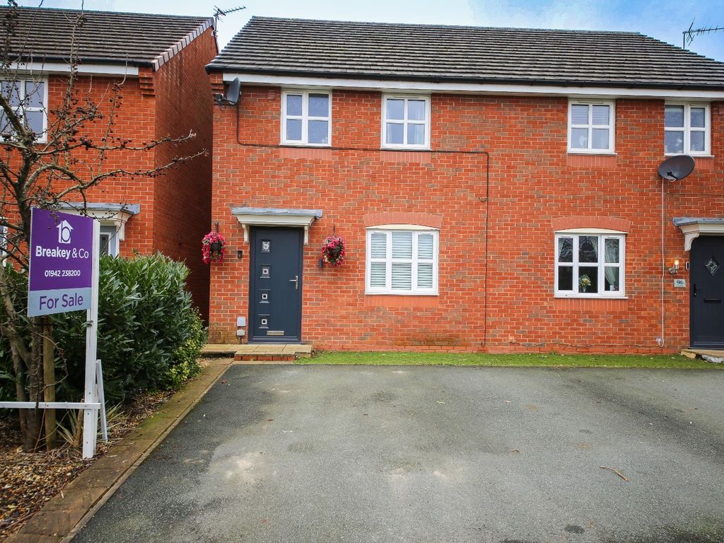 3 bed semidetached house to rent in Davy Road, Abram, Wigan