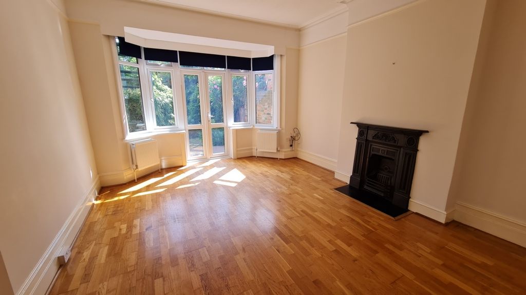 2 bed flat to rent in Ground Floor Flat, Chatsworth Road, Willesden