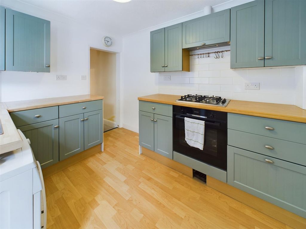 3 bed terraced house for sale in Tennyson Road, Cowes PO31, £225,000