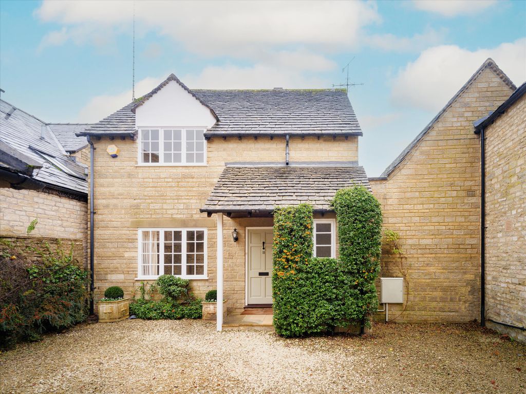 2 bed semidetached house for sale in Coxwell Court, Cirencester