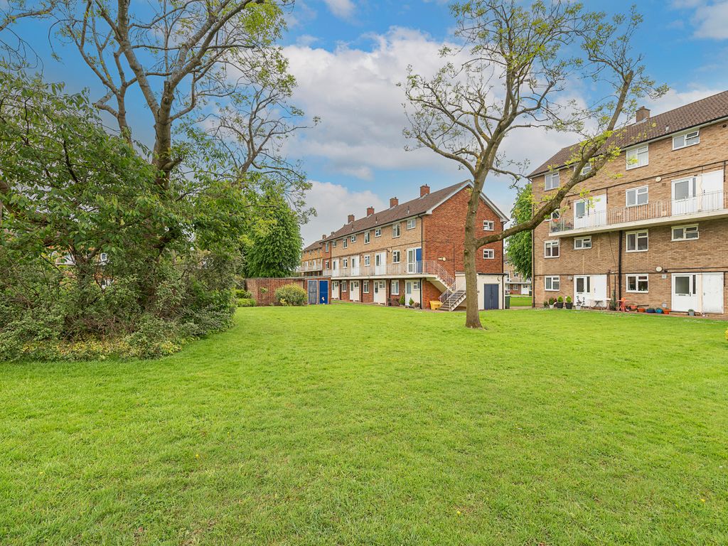 1 bed flat for sale in The Ridgeway, St. Albans, Hertfordshire AL4, £275,000 Zoopla
