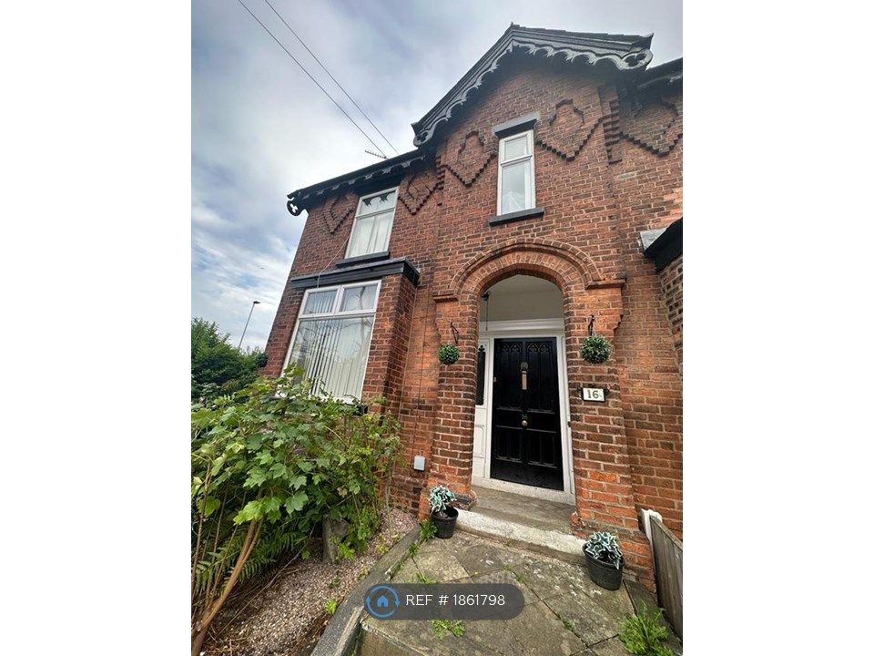 3 bed semidetached house to rent in Byron Street, Eccles, Manchester