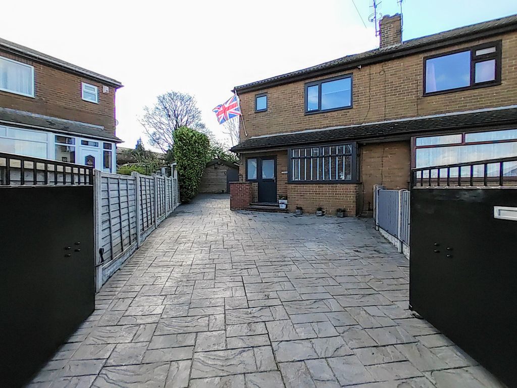 3 bed semidetached house for sale in Rockland Crescent, Bradford BD7