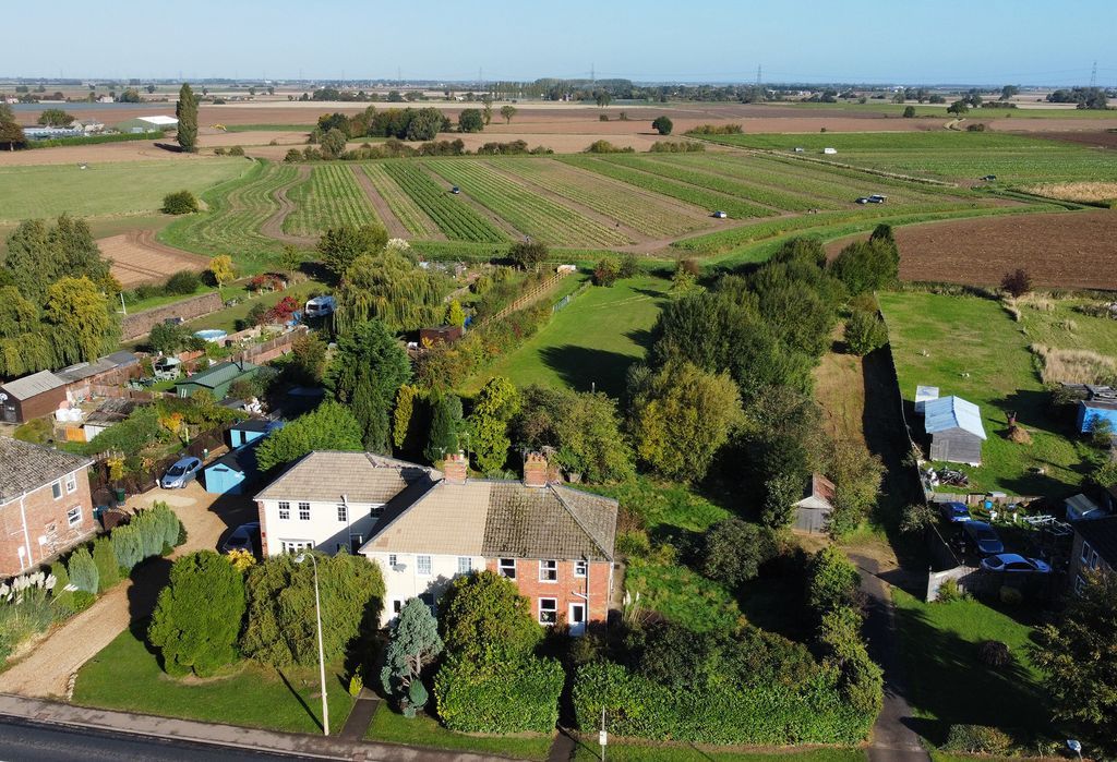 3 bed semidetached house for sale in High Road, Whaplode, Spalding