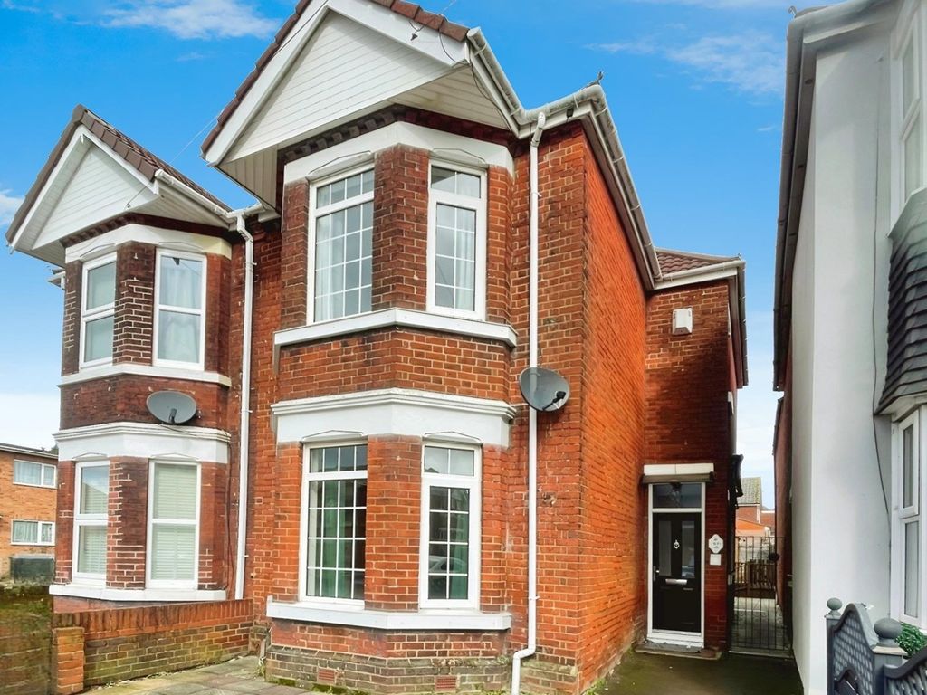 4 bed semidetached house for sale in Radstock Road, Southampton SO19
