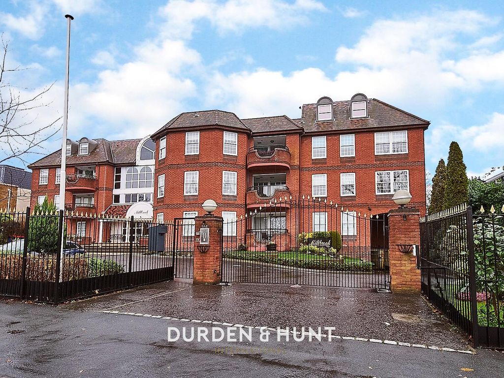 3 bed flat for sale in Manor Road, Chigwell IG7, £700,000 Zoopla