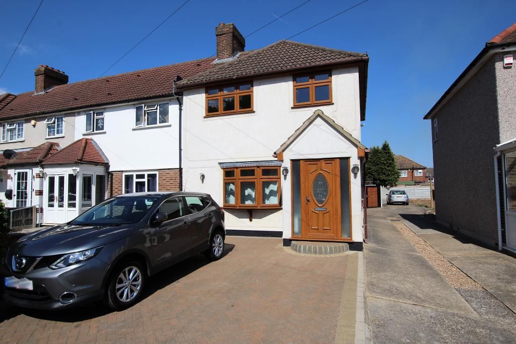 3 bed end terrace house to rent in Ingrebourne Road, Rainham, Essex