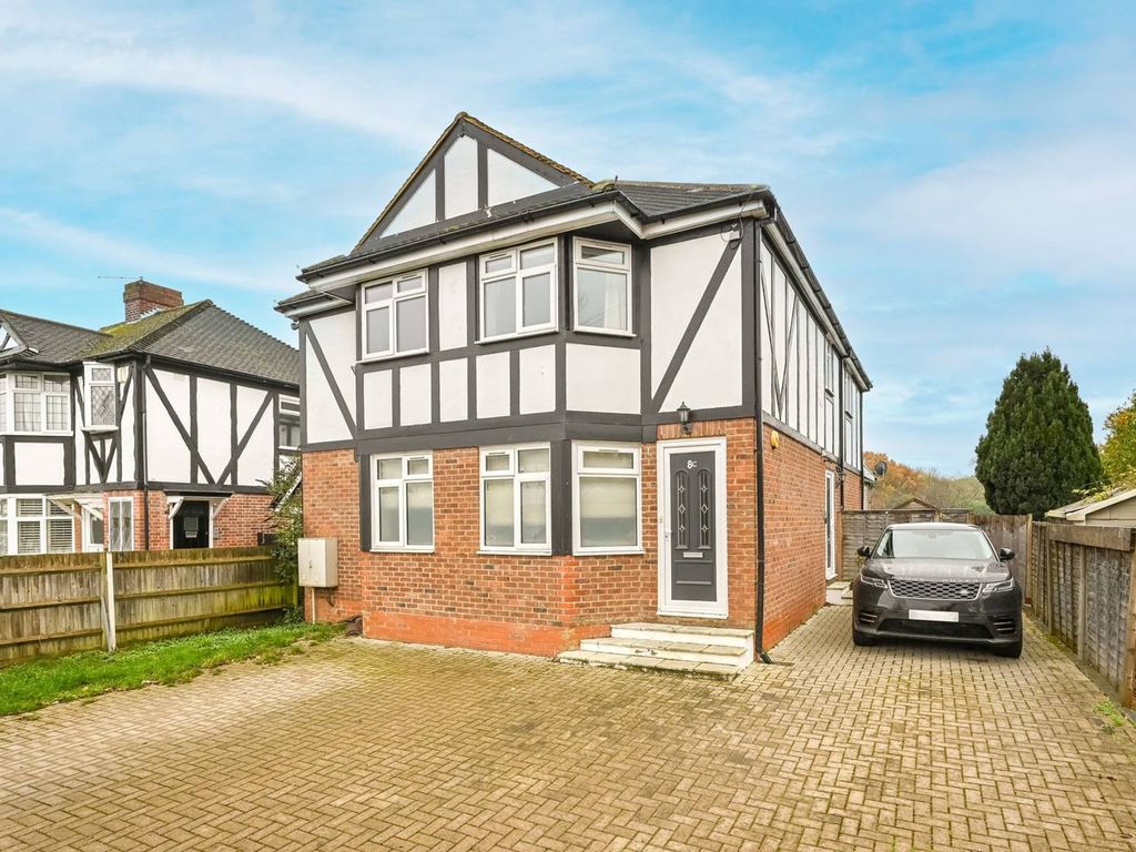 Perth Close, Raynes Park, London SW20  