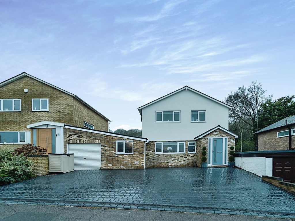 4 bed linkdetached house for sale in Gaynesford, Lee Chapel South