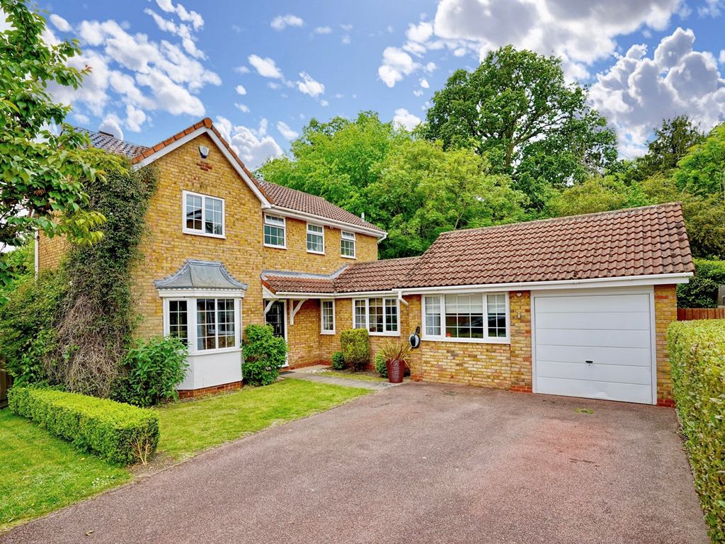 4 bed detached house for sale in Peaks Court, Hinchingbrooke Park