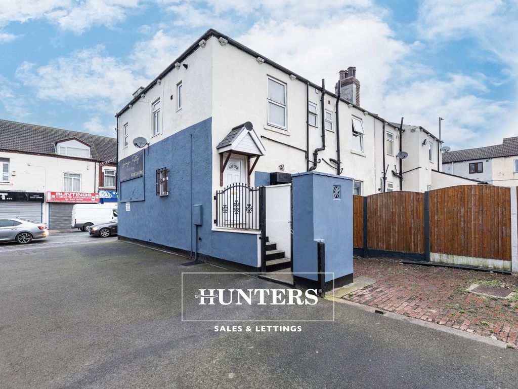 2 bed flat to rent in Station Lane, Featherstone, Pontefract WF7, £550