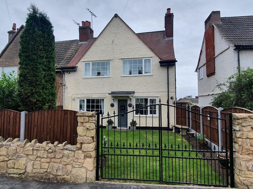 3 bed semidetached house for sale in The Crescent, Woodlands