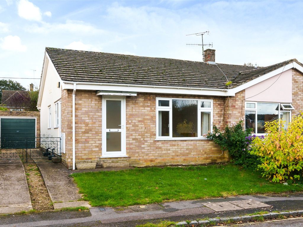 2 bed bungalow for sale in Wychwood Close, MiltonUnderWychwood, Chipping Norton, Oxfordshire