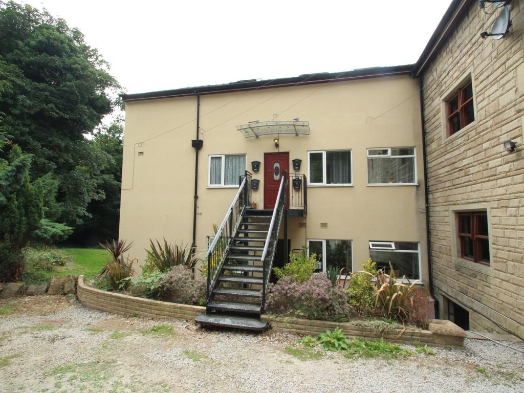 2 bed flat to rent in Woodleigh Hall Mews, Rawdon, Leeds, West