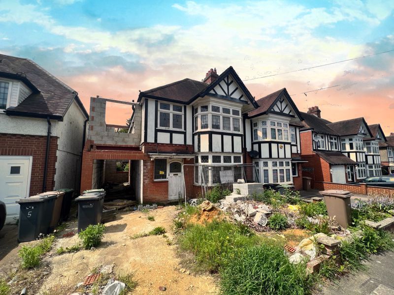 3 bed semidetached house for sale in Elmwood Crescent, Luton LU2 Zoopla