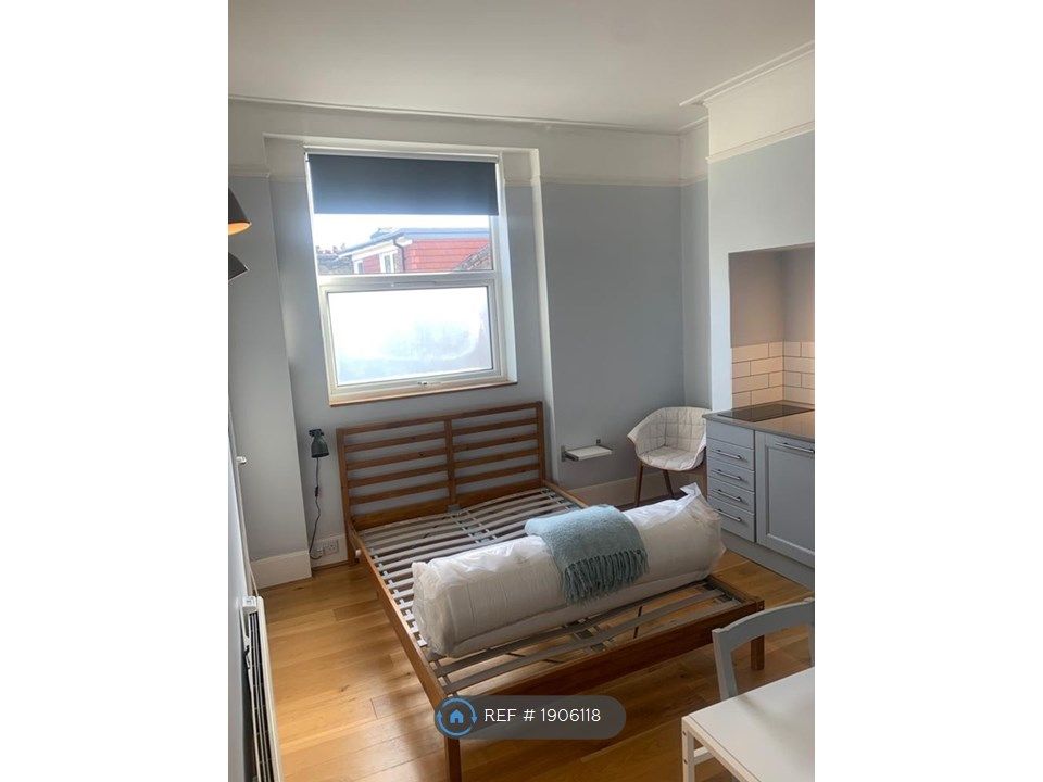 Studio to rent in Leytonstone Road, London E15, £1,000 pcm Zoopla