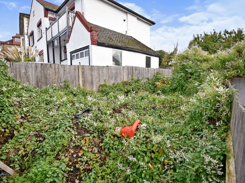 New home, Land for sale in Grange Hill, South Norwood, Croydon SE25