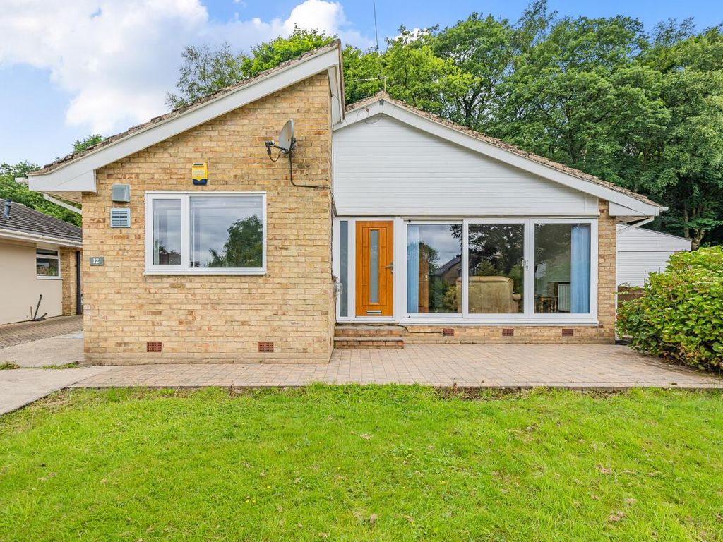 3 bed detached bungalow for sale in Stirling Crescent, Horsforth, Leeds